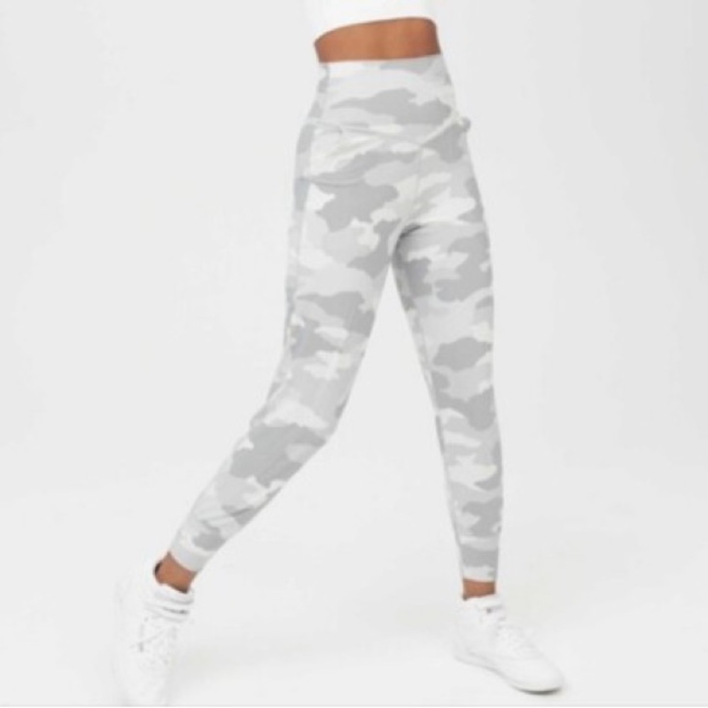 Aerie Offline‎ Real Me Gray Camo Leggings size XL